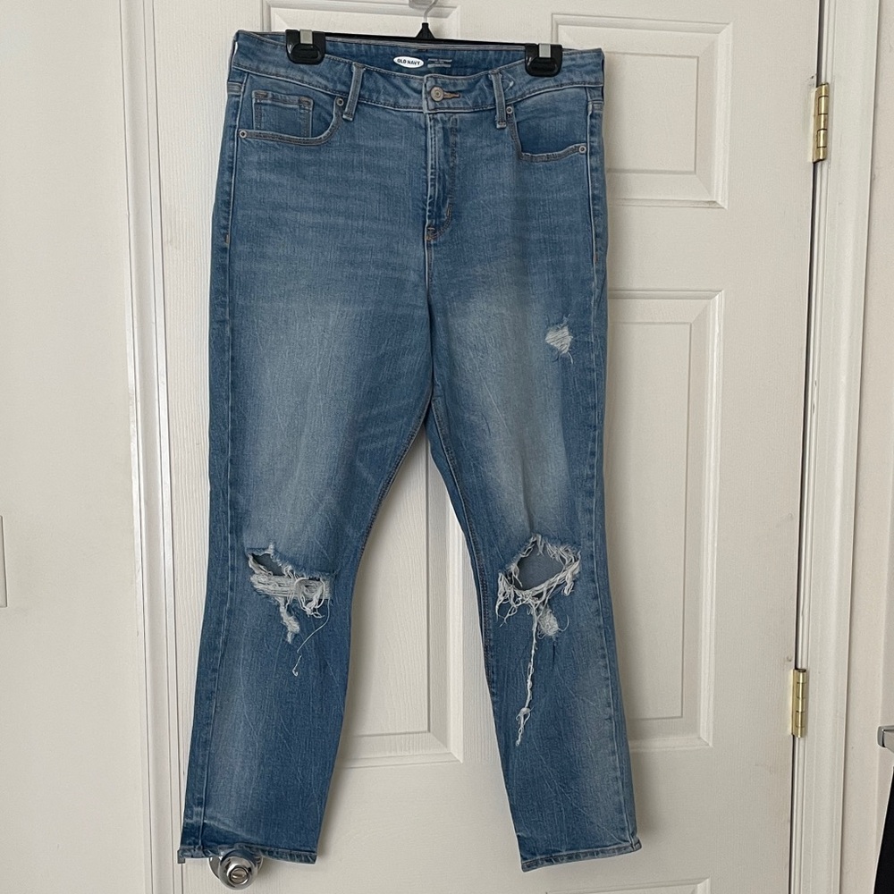 Old Navy Women's Straight Leg Jeans in Faded Blue